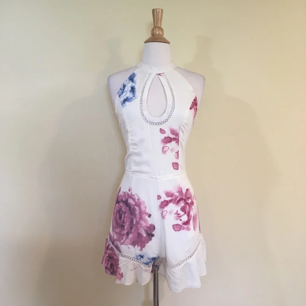 Crochet Inset Mock Halter Keyhole Floral Romper - Picture 2 of 8